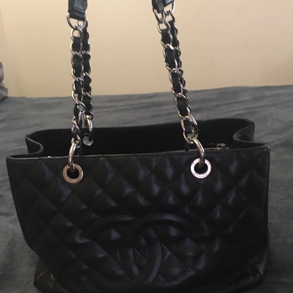 Chanel Quilted Grand Caviar Shopping Tote - Picture 3 of 4